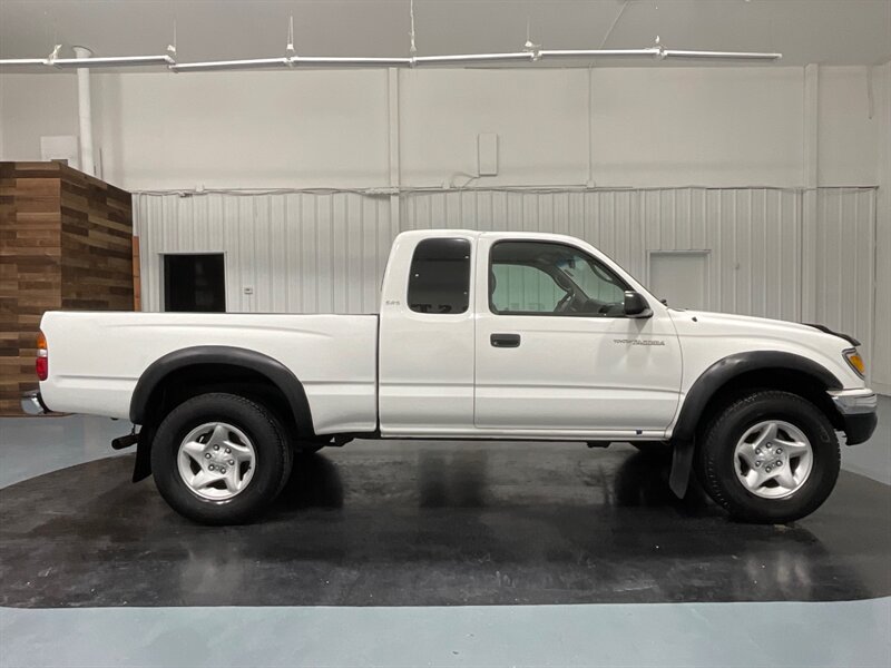 2004 Toyota Tacoma SR5 4X4 / 2.7L 4CYL / LOCAL / 102k MILES  / ZERO RUST - Photo 4 - Gladstone, OR 97027