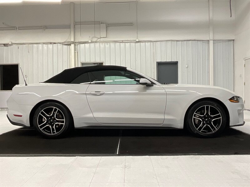 2019 Ford Mustang EcoBoost Premium Convertible / 2.3L 4Cyl EcoBoost  / Leather w. Heated & Cooled Seats / Backup Camera / 10-Speed Automatic / ONLY 25,000 MILES - Photo 4 - Gladstone, OR 97027