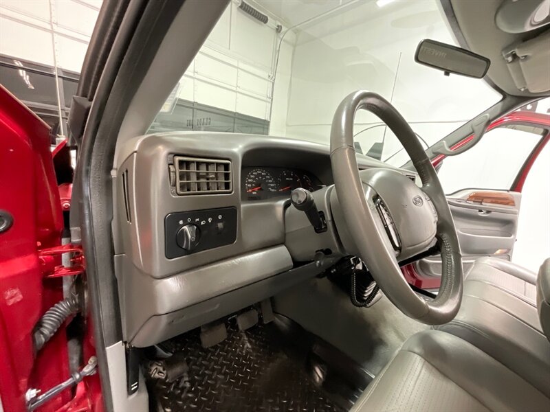 2002 Ford F-350 Super Duty Lariat 4X4 / 7.3L DIESEL/6-SPEED MANUAL  / 1-OWNER / Leather Seats / Long bed / ZERO RUST - Photo 37 - Gladstone, OR 97027