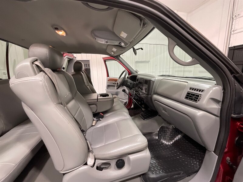 2002 Ford F-350 Super Duty Lariat 4X4 / 7.3L DIESEL/6-SPEED MANUAL  / 1-OWNER / Leather Seats / Long bed / ZERO RUST - Photo 16 - Gladstone, OR 97027