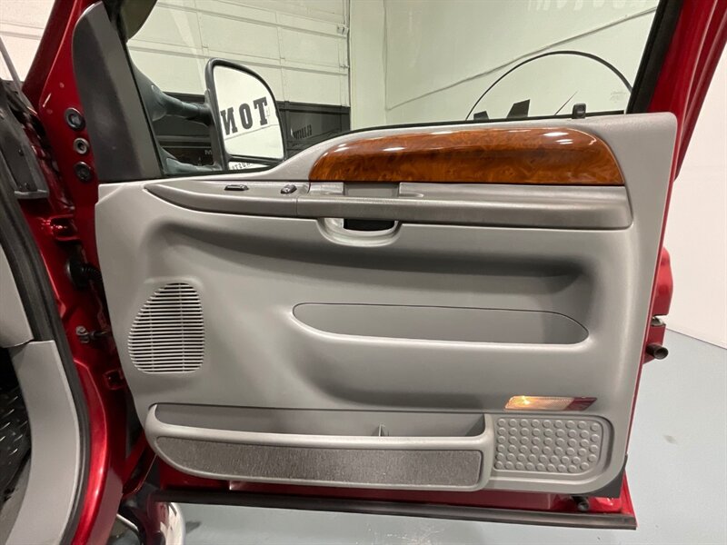 2002 Ford F-350 Super Duty Lariat 4X4 / 7.3L DIESEL/6-SPEED MANUAL  / 1-OWNER / Leather Seats / Long bed / ZERO RUST - Photo 33 - Gladstone, OR 97027