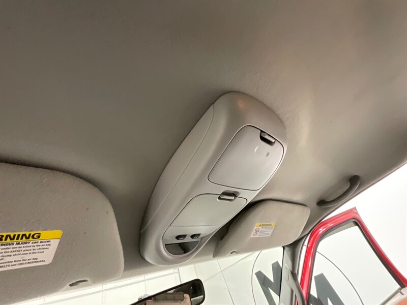 2002 Ford F-350 Super Duty Lariat 4X4 / 7.3L DIESEL/6-SPEED MANUAL  / 1-OWNER / Leather Seats / Long bed / ZERO RUST - Photo 43 - Gladstone, OR 97027