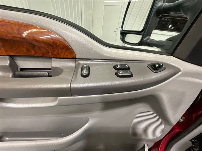 2002 Ford F-350 Super Duty Lariat 4X4 / 7.3L DIESEL/6-SPEED MANUAL  / 1-OWNER / Leather Seats / Long bed / ZERO RUST - Photo 39 - Gladstone, OR 97027