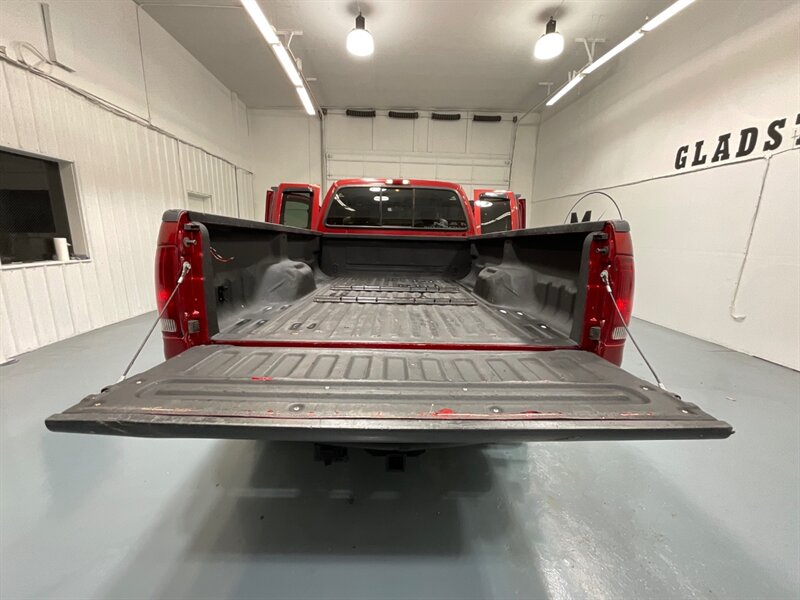 2002 Ford F-350 Super Duty Lariat 4X4 / 7.3L DIESEL/6-SPEED MANUAL  / 1-OWNER / Leather Seats / Long bed / ZERO RUST - Photo 10 - Gladstone, OR 97027