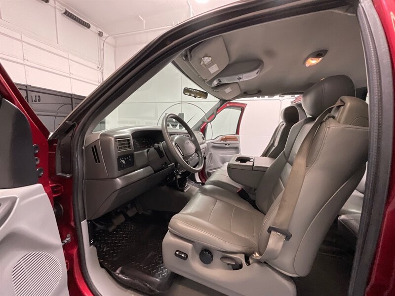 2002 Ford F-350 Super Duty Lariat 4X4 / 7.3L DIESEL/6-SPEED MANUAL  / 1-OWNER / Leather Seats / Long bed / ZERO RUST - Photo 14 - Gladstone, OR 97027