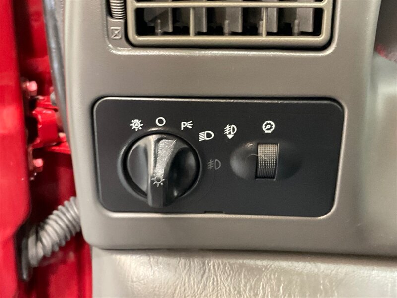 2002 Ford F-350 Super Duty Lariat 4X4 / 7.3L DIESEL/6-SPEED MANUAL  / 1-OWNER / Leather Seats / Long bed / ZERO RUST - Photo 40 - Gladstone, OR 97027