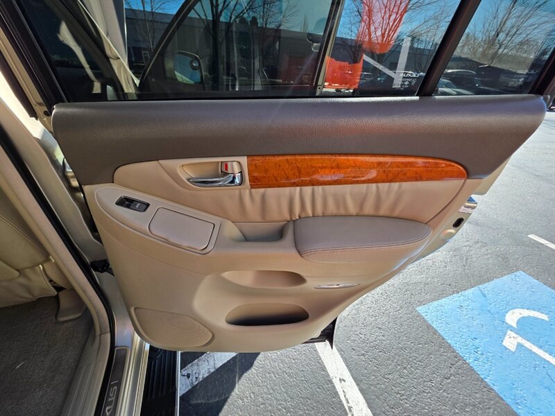 2006 Lexus GX 470 4X4 / V8 4.7L / 8-Passenger / New Timing Belt / Brand New Wheels / Brand New Tires / Fully Loaded / Zero Rust - Photo 60 - Portland, OR 97217