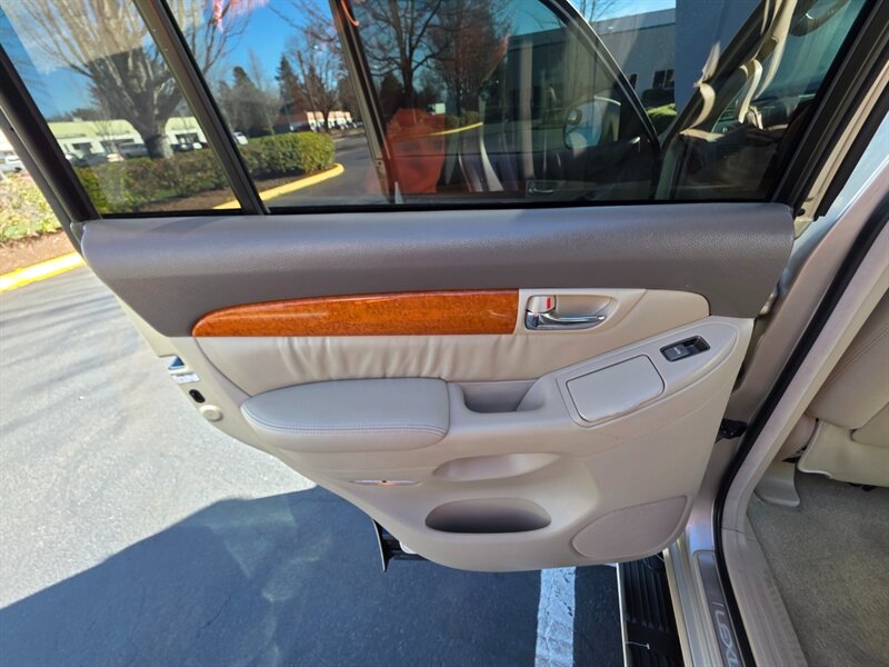 2006 Lexus GX 470 4X4 / V8 4.7L / 8-Passenger / New Timing Belt / Brand New Wheels / Brand New Tires / Fully Loaded / Zero Rust - Photo 59 - Portland, OR 97217