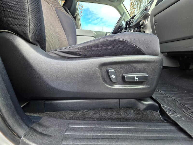 2013 Toyota 4Runner 4X4 V6 SUNROOF BACK-UP CAM TRD's GOOD-YEARS LIFTED PARK SENSORS - Photo 34 - Portland, OR 97217