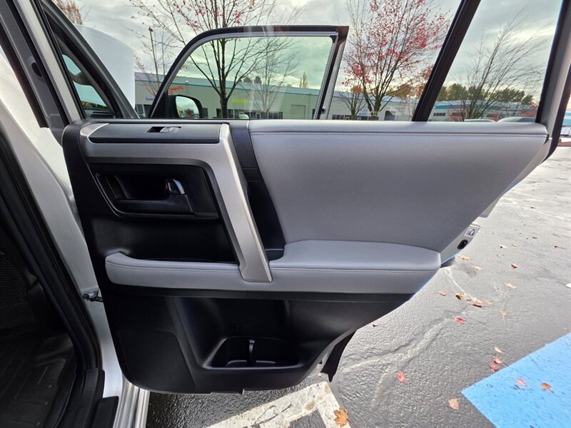 2013 Toyota 4Runner 4X4 V6 SUNROOF BACK-UP CAM TRD's GOOD-YEARS LIFTED PARK SENSORS - Photo 38 - Portland, OR 97217