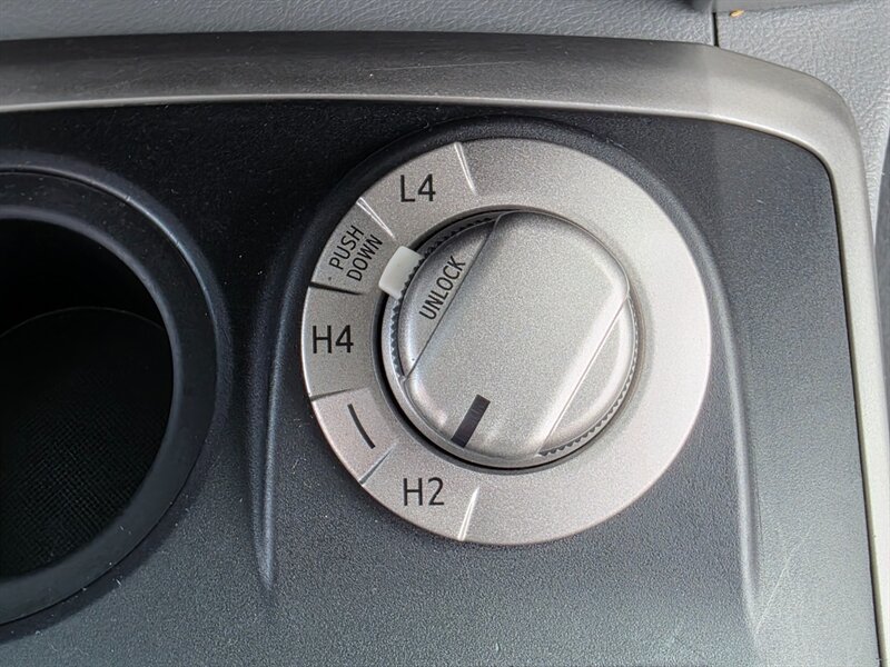 2013 Toyota 4Runner 4X4 V6 SUNROOF BACK-UP CAM TRD's GOOD-YEARS LIFTED PARK SENSORS - Photo 19 - Portland, OR 97217