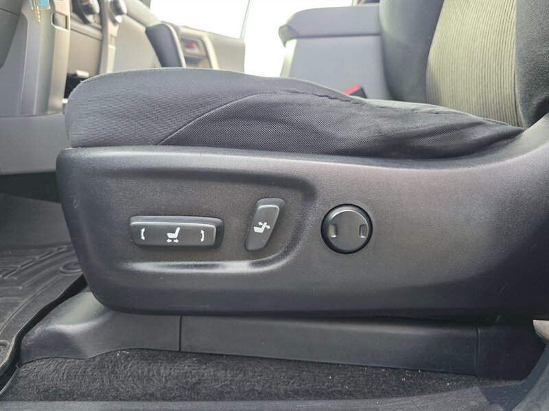 2013 Toyota 4Runner 4X4 V6 SUNROOF BACK-UP CAM TRD's GOOD-YEARS LIFTED PARK SENSORS - Photo 33 - Portland, OR 97217