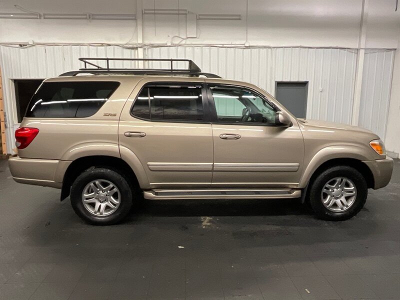 2006 Toyota Sequoia SR5 4x4 / 3rd Row Seat / Only 124,000 Mile  Local SUV / Rust Free / Roof Rack / Tow Hitch - Photo 4 - Gladstone, OR 97027