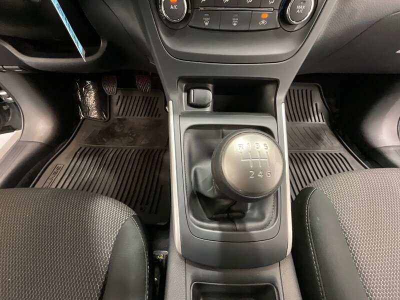 2019 Nissan Sentra S Sedan / 6-SPEED MANUAL / 1-OWNER / 71,000 MILES  / Backup Camera - Photo 17 - Gladstone, OR 97027