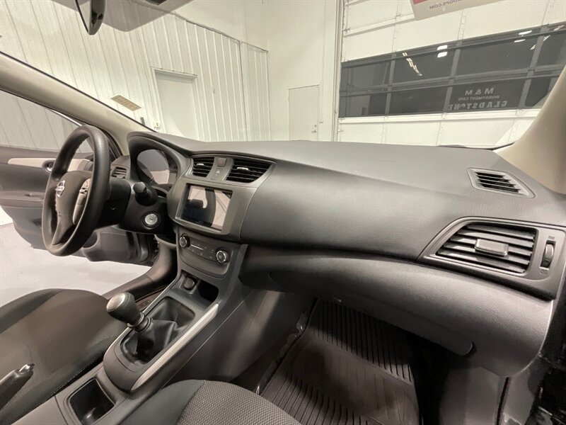 2019 Nissan Sentra S Sedan / 6-SPEED MANUAL / 1-OWNER / 71,000 MILES  / Backup Camera - Photo 10 - Gladstone, OR 97027