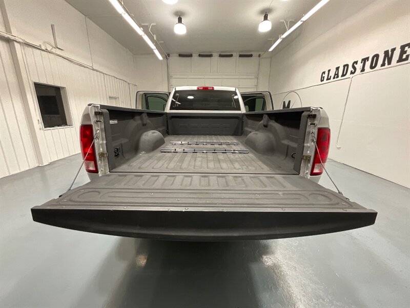 2016 RAM 3500 Tradesman Crew Cab 4X4 / 6.7L DIESEL/ AISIN TRANNY  / 1-TON / SRW / ZERO RUST - Photo 10 - Gladstone, OR 97027