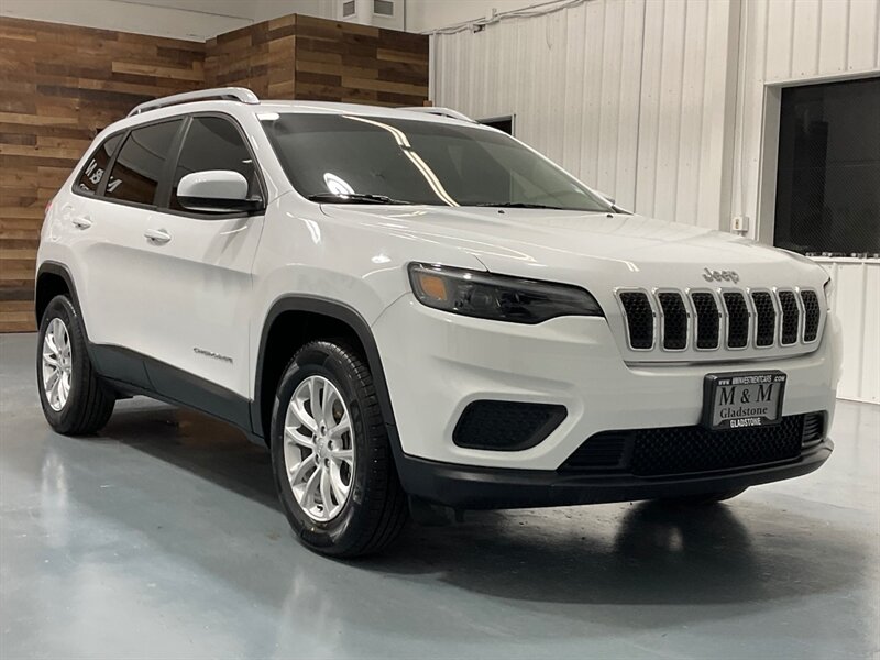 2020 Jeep Cherokee Latitude Sport Utility 4X4 / 4Cyl / Only 44K Miles  / Backup Camera / 4WD - Photo 2 - Gladstone, OR 97027