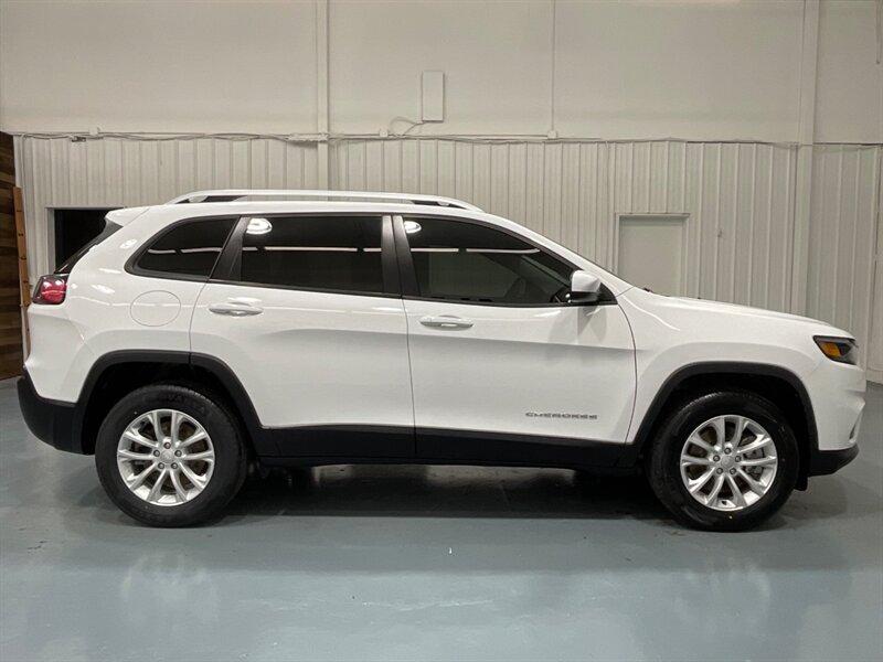 2020 Jeep Cherokee Latitude Sport Utility 4X4 / 4Cyl / Only 44K Miles  / Backup Camera / 4WD - Photo 4 - Gladstone, OR 97027