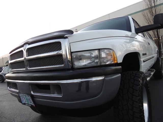 2001 Dodge Ram 2500 SLT Plus / 4X4 / Leather / V10 / 5-SPEED / LIFTED   - Photo 9 - Portland, OR 97217