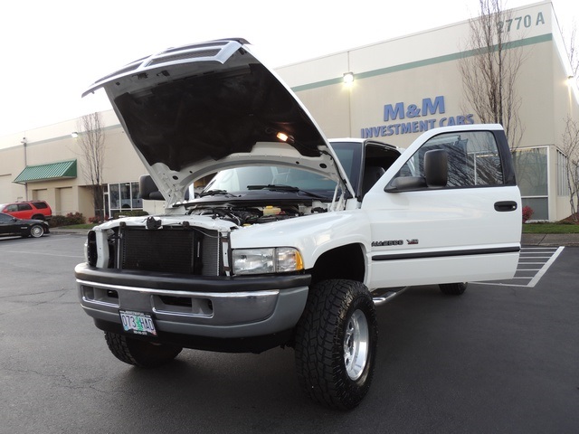 2001 Dodge Ram 2500 SLT Plus / 4X4 / Leather / V10 / 5-SPEED / LIFTED   - Photo 25 - Portland, OR 97217