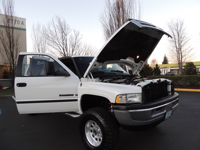 2001 Dodge Ram 2500 SLT Plus / 4X4 / Leather / V10 / 5-SPEED / LIFTED   - Photo 30 - Portland, OR 97217