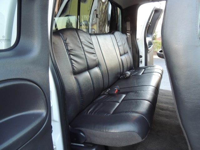 2001 Dodge Ram 2500 SLT Plus / 4X4 / Leather / V10 / 5-SPEED / LIFTED   - Photo 17 - Portland, OR 97217