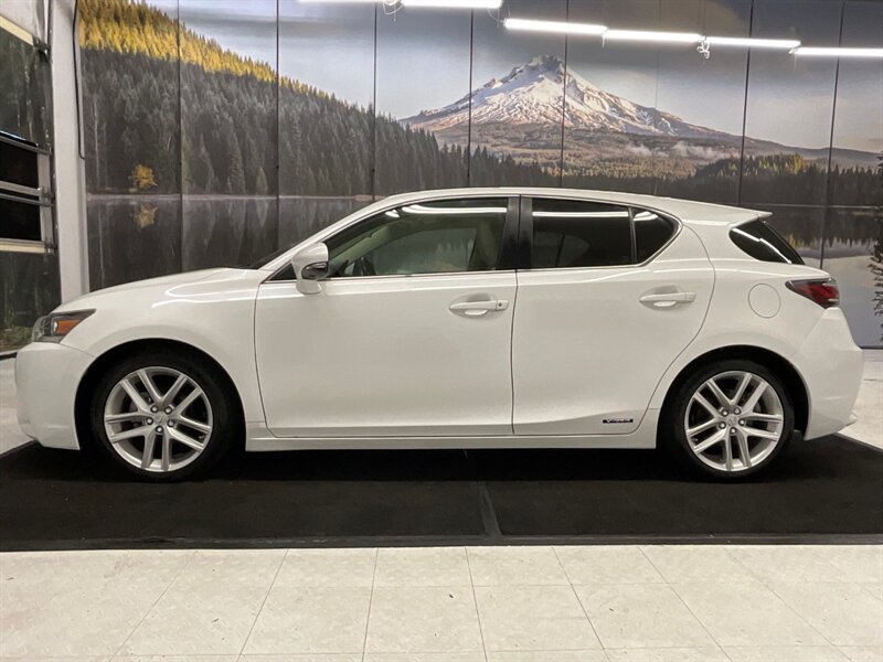 2014 Lexus CT 200h Hatchback / 1.8L 4Cyl HYBRID / Leather / Sunroof  / Sharp & Clean Car / GAS SAVER - Photo 3 - Gladstone, OR 97027