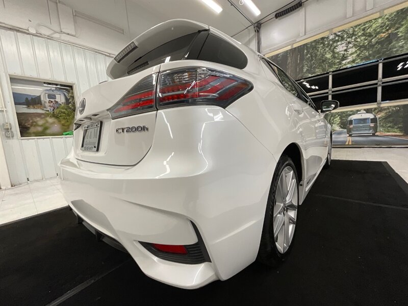 2014 Lexus CT 200h Hatchback / 1.8L 4Cyl HYBRID / Leather / Sunroof  / Sharp & Clean Car / GAS SAVER - Photo 27 - Gladstone, OR 97027