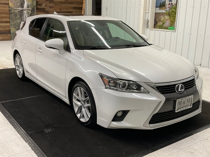 2014 Lexus CT 200h Hatchback / 1.8L 4Cyl HYBRID / Leather / Sunroof  / Sharp & Clean Car / GAS SAVER - Photo 2 - Gladstone, OR 97027