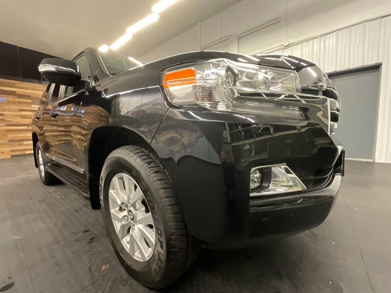 2019 Toyota Land Cruiser Sport Utility 4X4 /5.7L V8/ LIKE NEW / 14,000 MILE  LIKE NEW CONDITION / LOCAL OREGON / Leather w. Heated & Cooled Seats / ONLY 14,000 MILES - Photo 28 - Gladstone, OR 97027