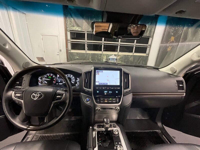 2019 Toyota Land Cruiser Sport Utility 4X4 /5.7L V8/ LIKE NEW / 14,000 MILE  LIKE NEW CONDITION / LOCAL OREGON / Leather w. Heated & Cooled Seats / ONLY 14,000 MILES - Photo 35 - Gladstone, OR 97027