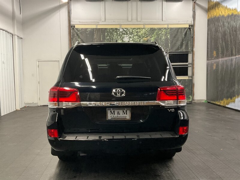 2019 Toyota Land Cruiser Sport Utility 4X4 /5.7L V8/ LIKE NEW / 14,000 MILE  LIKE NEW CONDITION / LOCAL OREGON / Leather w. Heated & Cooled Seats / ONLY 14,000 MILES - Photo 6 - Gladstone, OR 97027