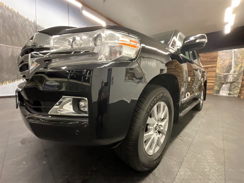 2019 Toyota Land Cruiser Sport Utility 4X4 /5.7L V8/ LIKE NEW / 14,000 MILE  LIKE NEW CONDITION / LOCAL OREGON / Leather w. Heated & Cooled Seats / ONLY 14,000 MILES - Photo 9 - Gladstone, OR 97027