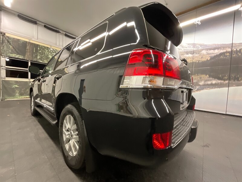 2019 Toyota Land Cruiser Sport Utility 4X4 /5.7L V8/ LIKE NEW / 14,000 MILE  LIKE NEW CONDITION / LOCAL OREGON / Leather w. Heated & Cooled Seats / ONLY 14,000 MILES - Photo 29 - Gladstone, OR 97027