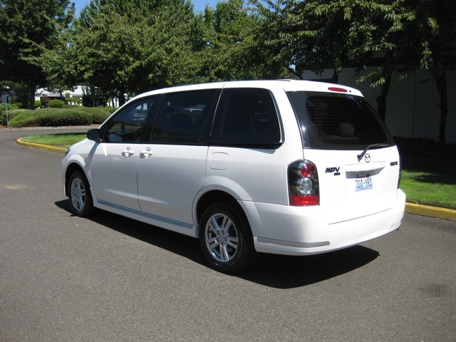 2005 Mazda MPV LX MInivan   - Photo 4 - Portland, OR 97217