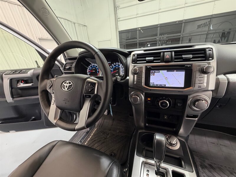 2014 Toyota 4Runner SR5 4X4 3RD ROW SEAT /LEATHER HEATED SEATS/LIFTED /1-OWNER LOCAL/ NEW WHEELS & TIRES - Photo 17 - Gladstone, OR 97027