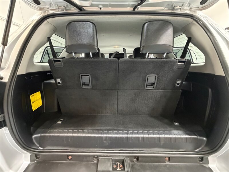 2014 Toyota 4Runner SR5 4X4 3RD ROW SEAT /LEATHER HEATED SEATS/LIFTED /1-OWNER LOCAL/ NEW WHEELS & TIRES - Photo 12 - Gladstone, OR 97027