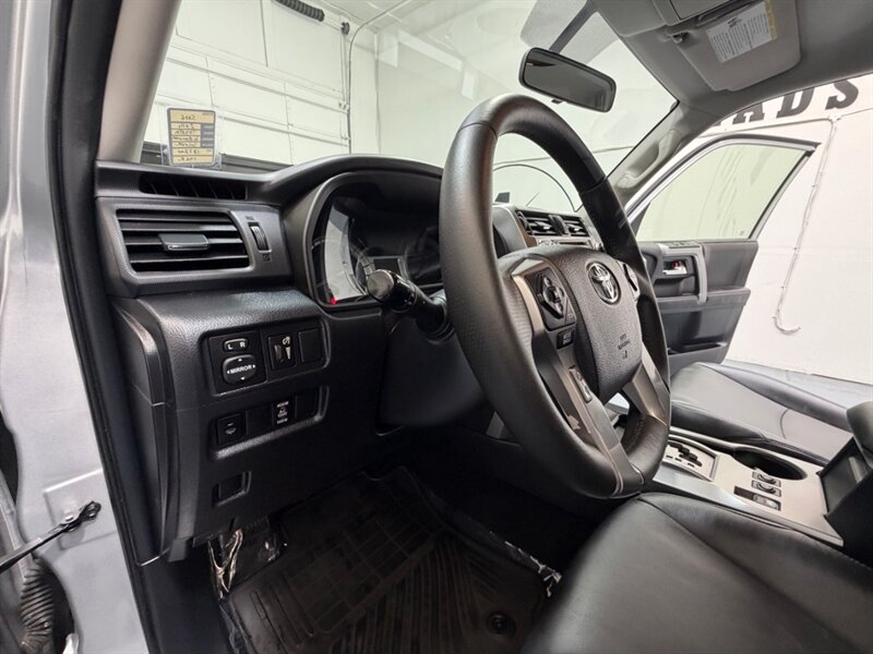 2014 Toyota 4Runner SR5 4X4 3RD ROW SEAT /LEATHER HEATED SEATS/LIFTED /1-OWNER LOCAL/ NEW WHEELS & TIRES - Photo 45 - Gladstone, OR 97027