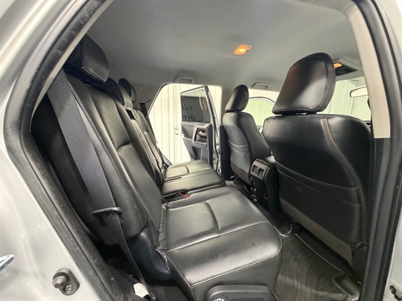 2014 Toyota 4Runner SR5 4X4 3RD ROW SEAT /LEATHER HEATED SEATS/LIFTED /1-OWNER LOCAL/ NEW WHEELS & TIRES - Photo 14 - Gladstone, OR 97027