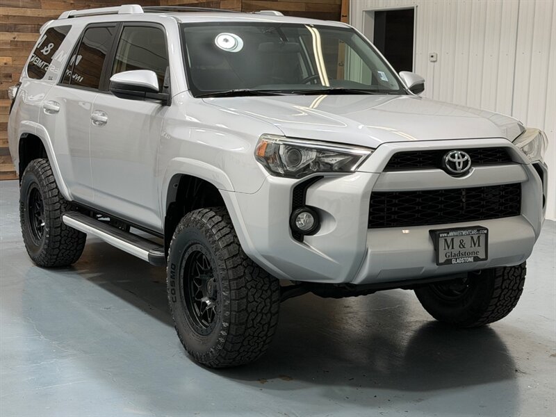 2014 Toyota 4Runner SR5 4X4 3RD ROW SEAT /LEATHER HEATED SEATS/LIFTED /1-OWNER LOCAL/ NEW WHEELS & TIRES - Photo 2 - Gladstone, OR 97027