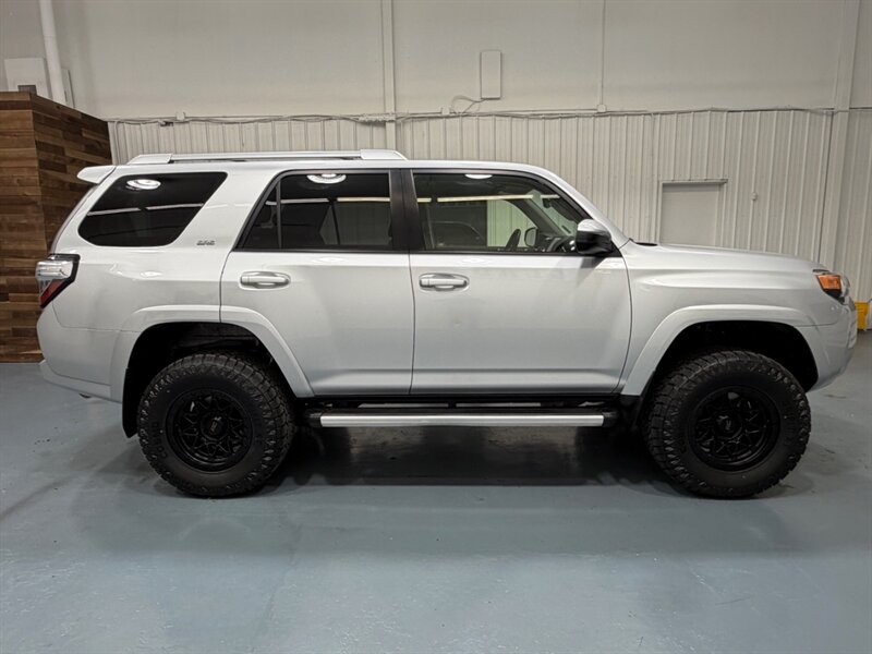 2014 Toyota 4Runner SR5 4X4 3RD ROW SEAT /LEATHER HEATED SEATS/LIFTED /1-OWNER LOCAL/ NEW WHEELS & TIRES - Photo 4 - Gladstone, OR 97027