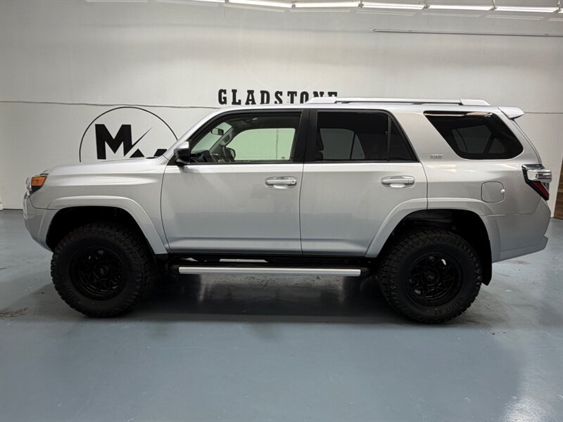 2014 Toyota 4Runner SR5 4X4 3RD ROW SEAT /LEATHER HEATED SEATS/LIFTED /1-OWNER LOCAL/ NEW WHEELS & TIRES - Photo 3 - Gladstone, OR 97027