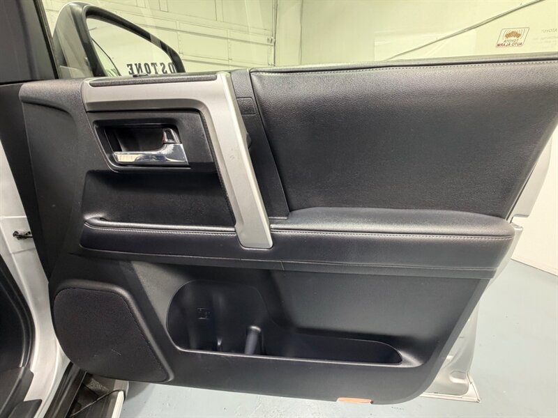 2014 Toyota 4Runner SR5 4X4 3RD ROW SEAT /LEATHER HEATED SEATS/LIFTED /1-OWNER LOCAL/ NEW WHEELS & TIRES - Photo 33 - Gladstone, OR 97027
