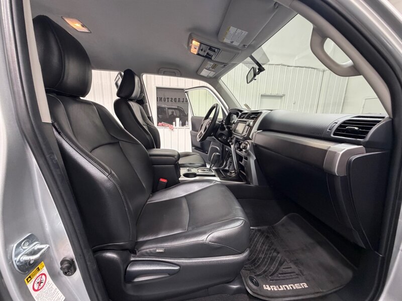 2014 Toyota 4Runner SR5 4X4 3RD ROW SEAT /LEATHER HEATED SEATS/LIFTED /1-OWNER LOCAL/ NEW WHEELS & TIRES - Photo 15 - Gladstone, OR 97027