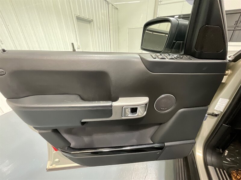 2006 Land Rover Range Rover Supercharged 4x4 / V8, Supercharged, 4.2L/ LOADED / Leather Heated Seats / Navigation & Backup Camera / Sunroof / LOW MILES/ Great Service History - Photo 32 - Gladstone, OR 97027