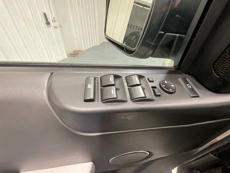 2006 Land Rover Range Rover Supercharged 4x4 / V8, Supercharged, 4.2L/ LOADED / Leather Heated Seats / Navigation & Backup Camera / Sunroof / LOW MILES/ Great Service History - Photo 34 - Gladstone, OR 97027