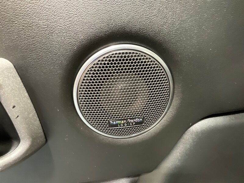 2006 Land Rover Range Rover Supercharged 4x4 / V8, Supercharged, 4.2L/ LOADED / Leather Heated Seats / Navigation & Backup Camera / Sunroof / LOW MILES/ Great Service History - Photo 19 - Gladstone, OR 97027