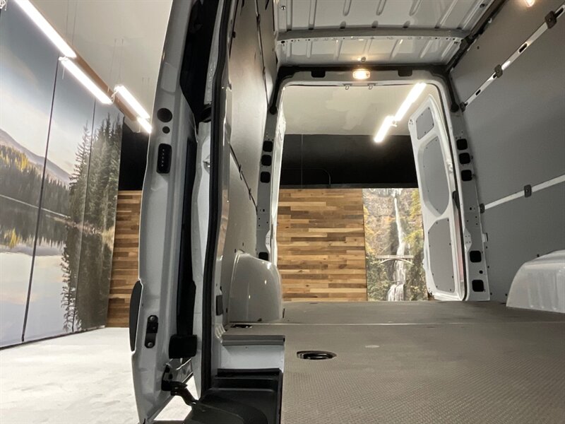 2021 Mercedes-Benz Sprinter 2500 CARGO VAN / 3.0L V6 DIESEL / HIGHROOF 144 " WB  / Backup Camera / Excel Cond - Photo 12 - Gladstone, OR 97027