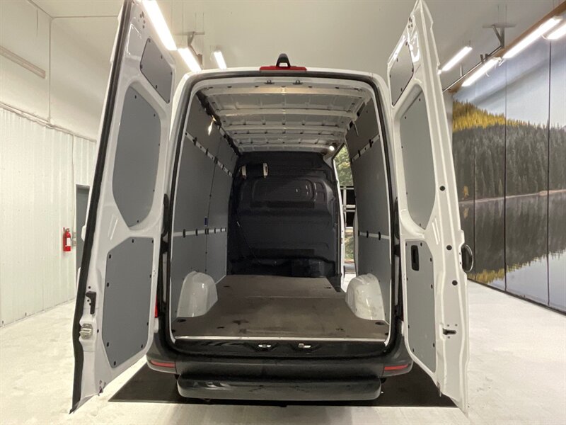 2021 Mercedes-Benz Sprinter 2500 CARGO VAN / 3.0L V6 DIESEL / HIGHROOF 144 " WB  / Backup Camera / Excel Cond - Photo 9 - Gladstone, OR 97027