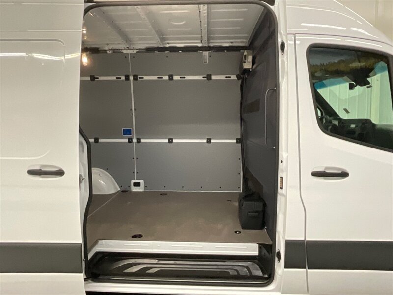 2021 Mercedes-Benz Sprinter 2500 CARGO VAN / 3.0L V6 DIESEL / HIGHROOF 144 " WB  / Backup Camera / Excel Cond - Photo 13 - Gladstone, OR 97027